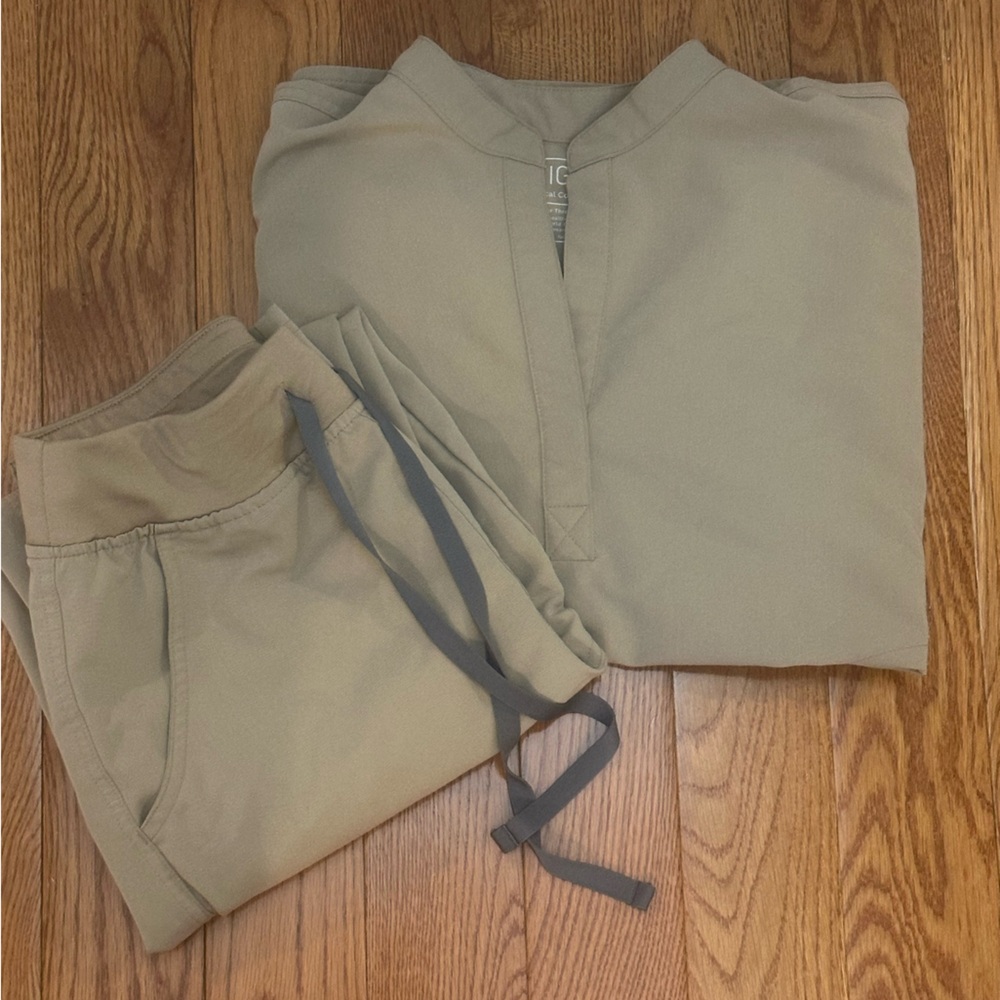 Figs Scrub Set in Latte Size Small